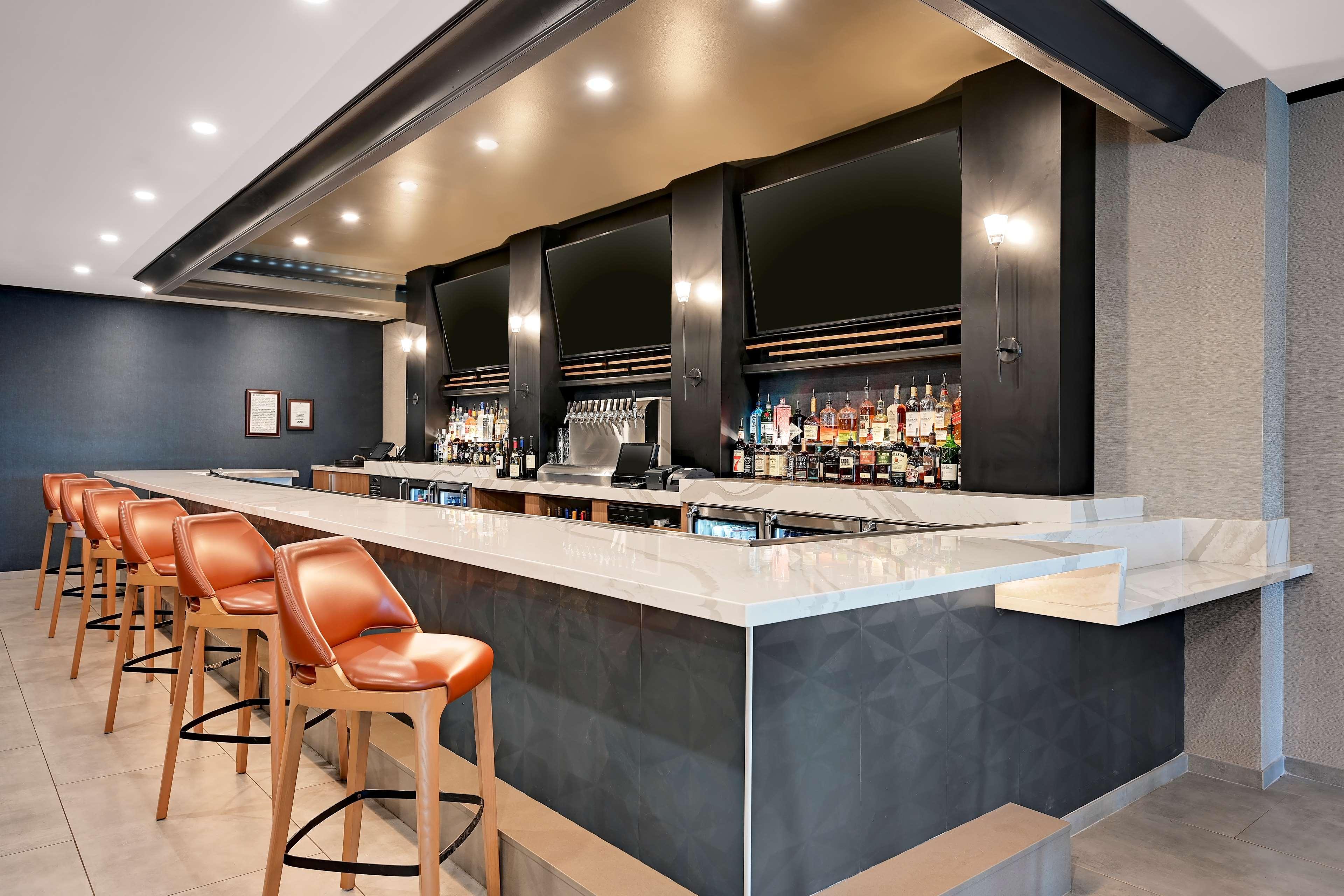 Doubletree By Hilton International Airport, Co Hotel 4*